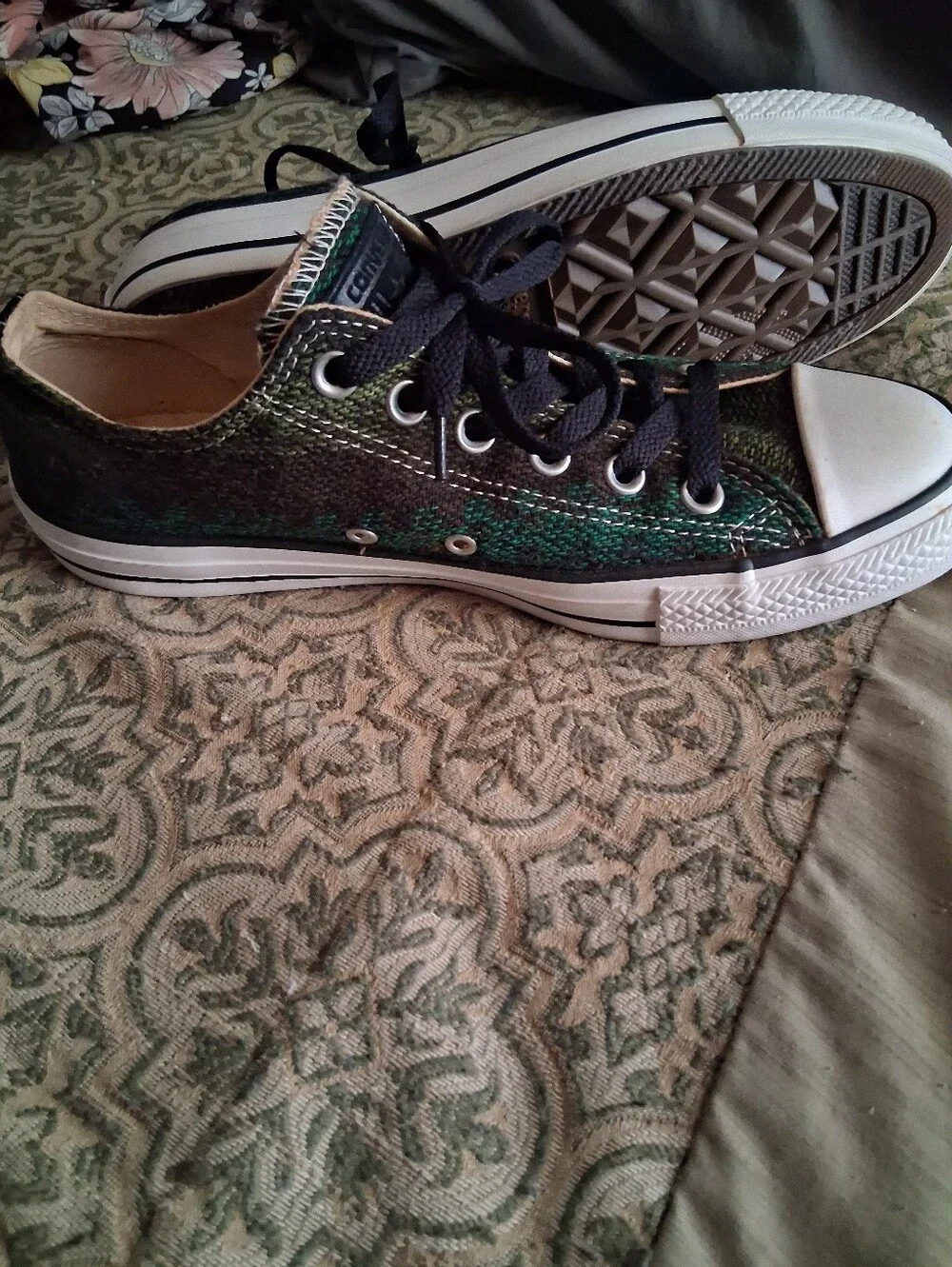 Converse/tweed